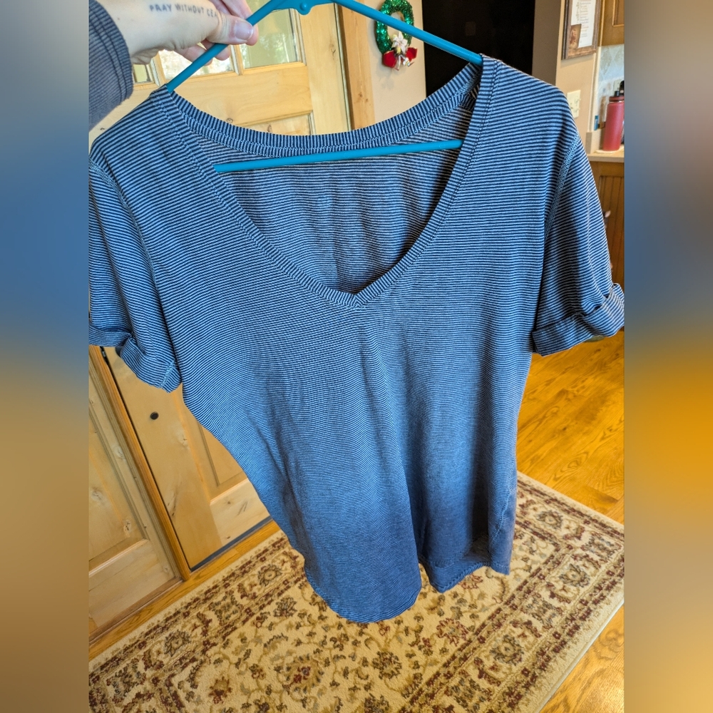 Lululemon v neck T-shirt